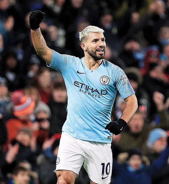  埃弗顿换帅如换刀，戴奇首战率队逼平豪门曼联  