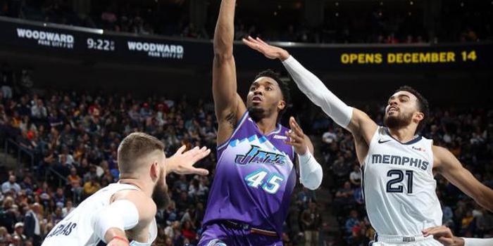  戈贝尔两双爵士主场力挫开拓者取三连胜