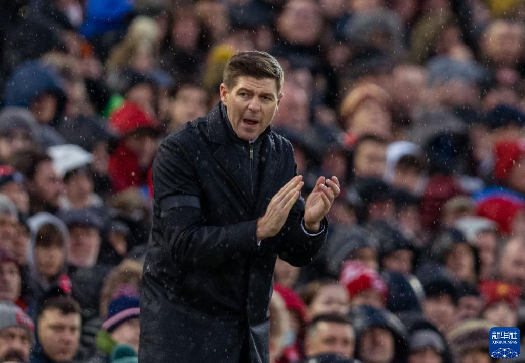  阿斯顿维拉控球耐心十足，传导渗透撕破防线